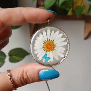 گردنبند بابونه و پروانه